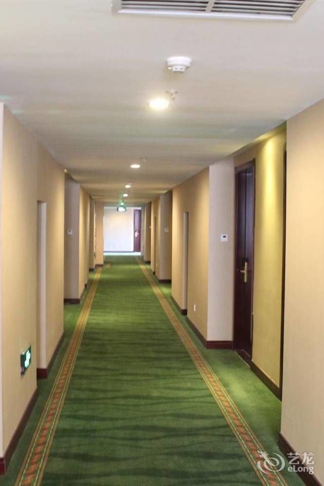 Greentree Inn Shandong Qingdao Wuyishan Road Jiashike Shopping Center Business Hotel Exterior foto